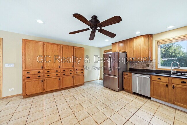 Building Photo - 1007 Forest Dr