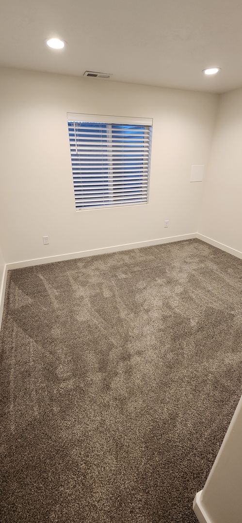 Building Photo - Herriman 6 Bedroom Home!!