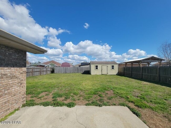 Building Photo - 2406 Maple Ct