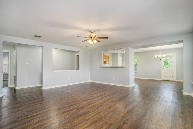 Building Photo - 2421 Gabriel Dr