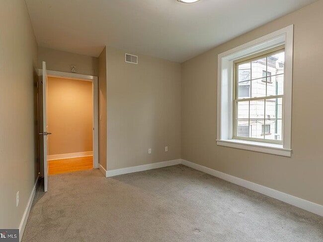 Building Photo - 2-Bed, 2-Bath Gem in Philadelphia's