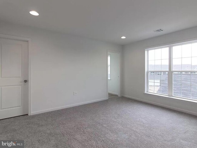 Building Photo - 215 Hoke Farm Way
