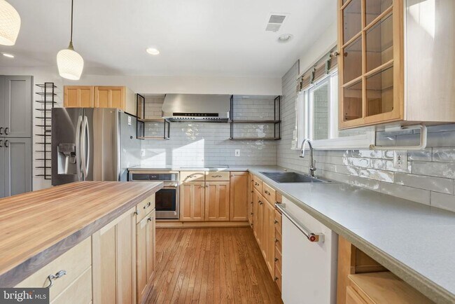 Building Photo - 1528 Goldenrain Ct