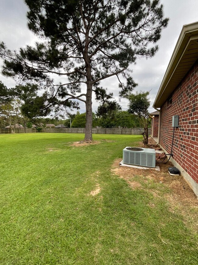 Building Photo - 110 Delia Dr