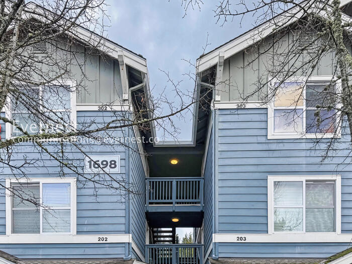 Building Photo - 1698 25th Pl NE