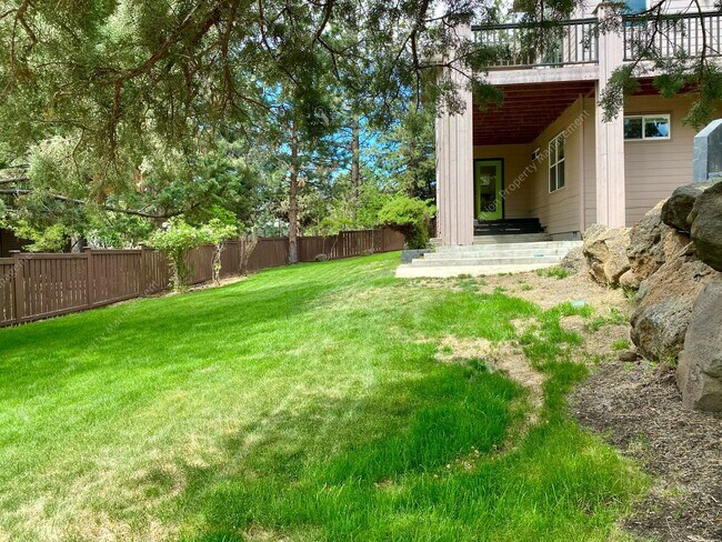 Building Photo - Elegant Awbrey Butte Home | Unfurnished | ...