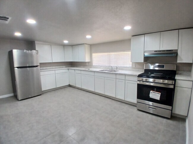 Building Photo - Charming Renovated 3-Bedroom Home for Rent