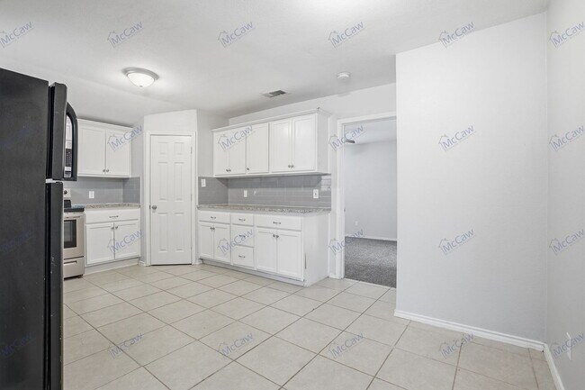 Building Photo - 508 W Lone Star Ave