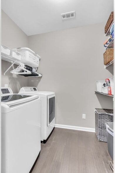 Building Photo - 6930 Wellsford Ln