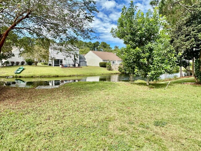 Building Photo - Bright and Airy Three Bedroom Home in Lake...