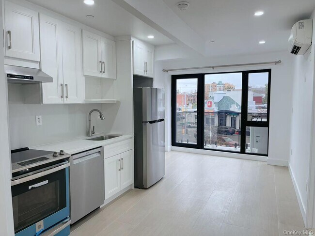 Building Photo - 165-02 Sanford Ave