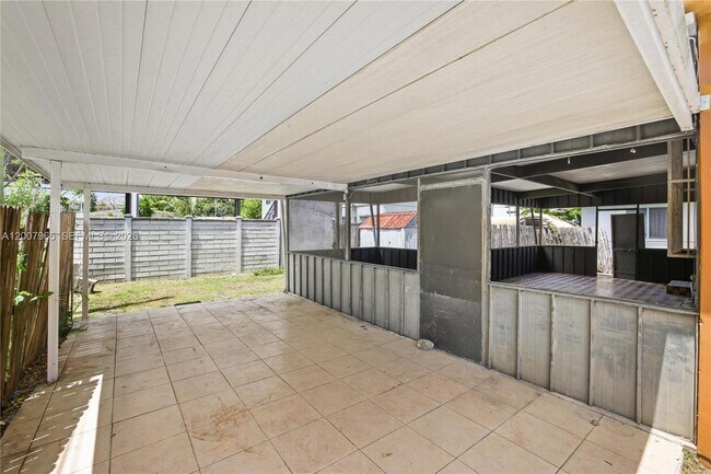 Building Photo - 3720 NW 20th Ct