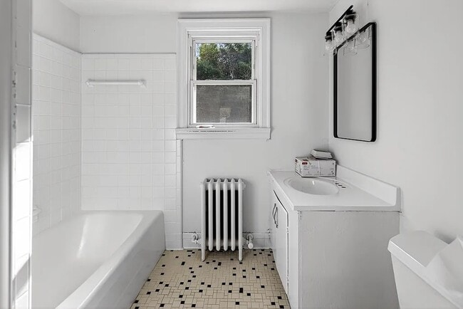 Building Photo - 326 Westhampton Ave