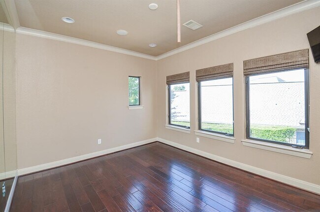 Building Photo - 12316 Oak Bend Cir