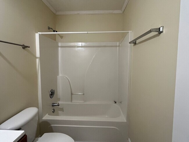 Building Photo - Charming 4 Bed, 2 Bath Home in Raeford