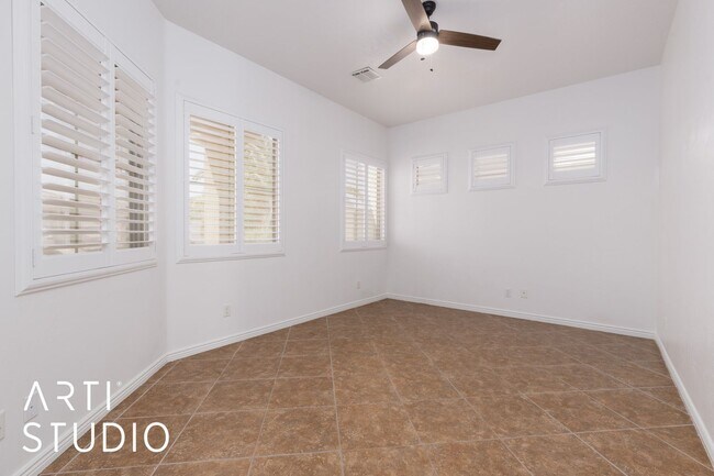 Building Photo - Beautiful 2-bedroom 2-bathroom and 2-car garage located in a gated community