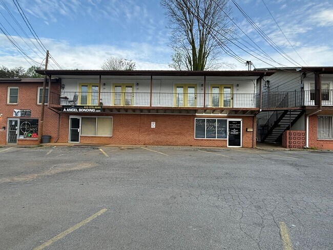 Building Photo - 404 W Jackson Blvd