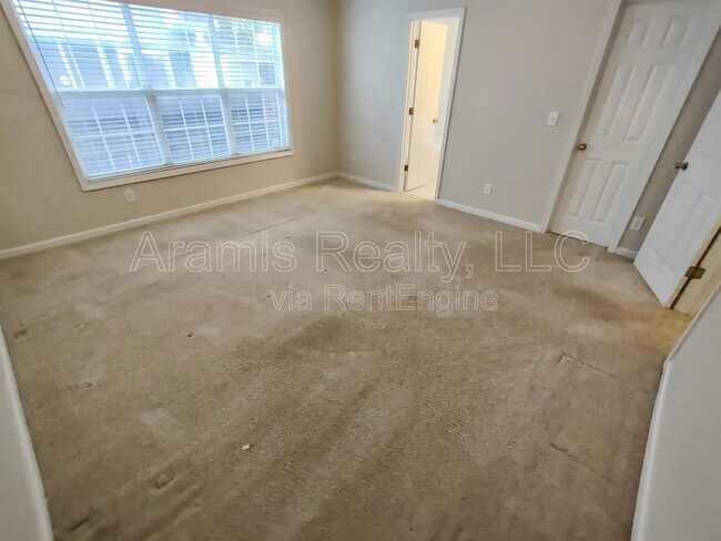 Building Photo - 697 Bostonian Way SW