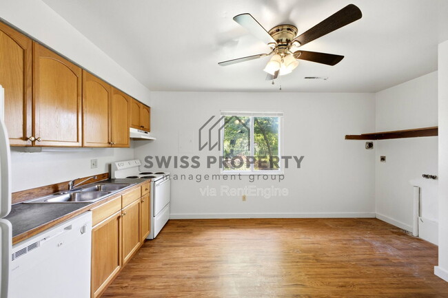 Building Photo - 1579 Briarwood Ave