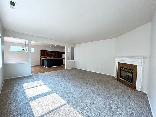 Building Photo - Beautifully appointed 4-Bedroom 2-bathroom...