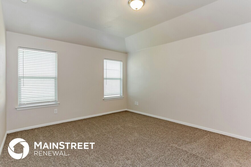 Building Photo - 10024 Poinsett Wy