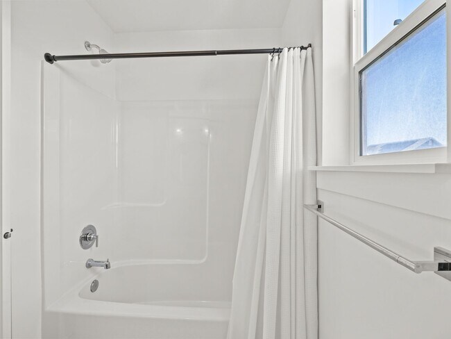 Building Photo - 5 Bed / 3.5 Bath Home in Saratoga Springs – Spacious Living Near Utah Lake