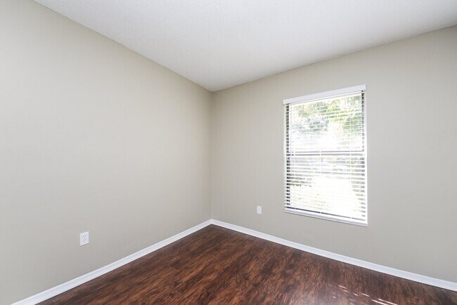 Building Photo - 634 Arbukle Ct