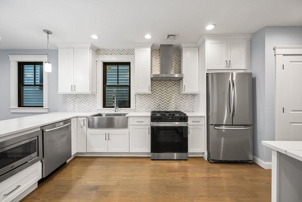 Building Photo - 230 E Eagle St