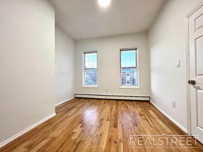 Building Photo - Lovely 2 Bed + Office in Bushwick with WD!