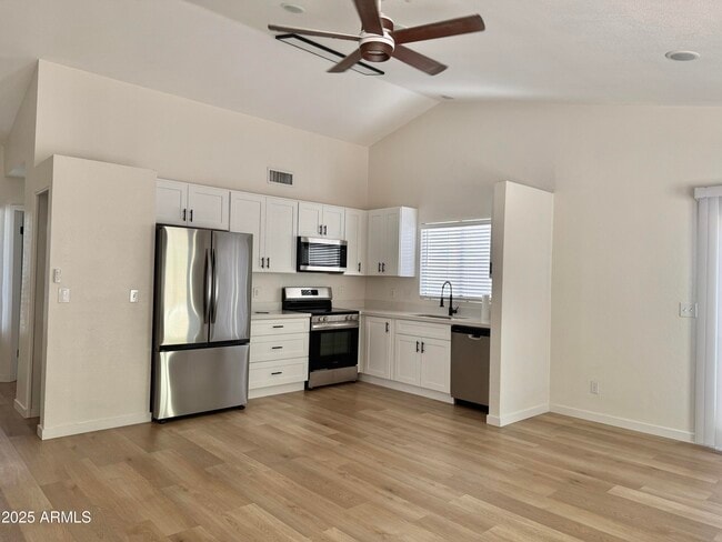 Building Photo - 613 W Rosemonte Dr