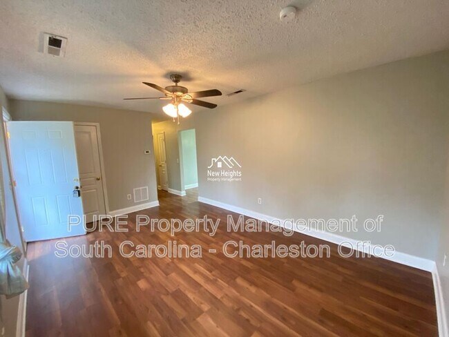 Building Photo - 371 Furman Ln