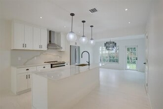 Building Photo - 820 NE 23rd Ave