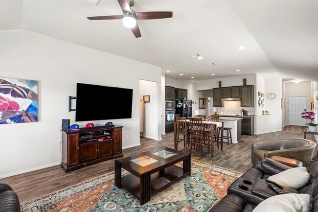 Building Photo - 205 Four Star Dr