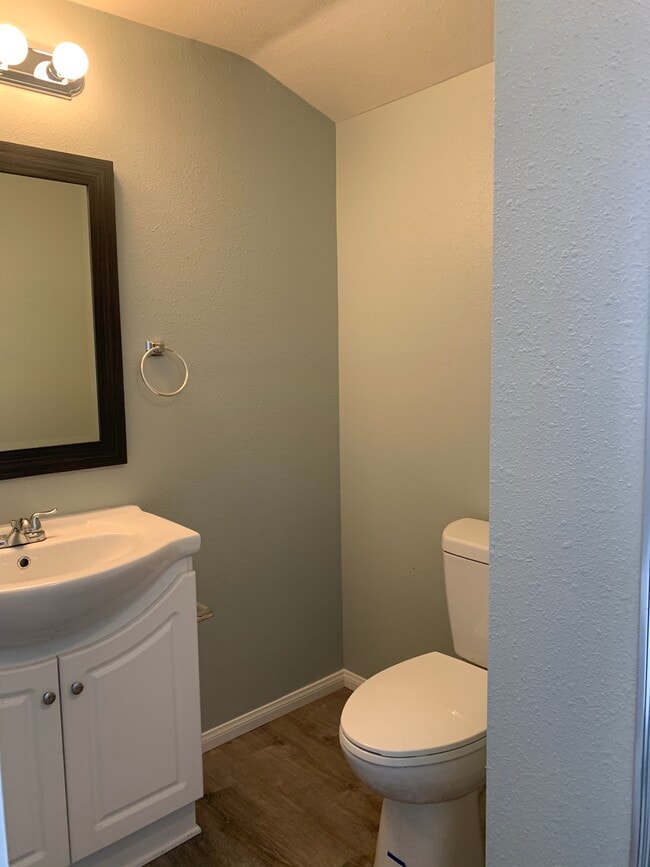 Building Photo - 1823 Stanley Ave