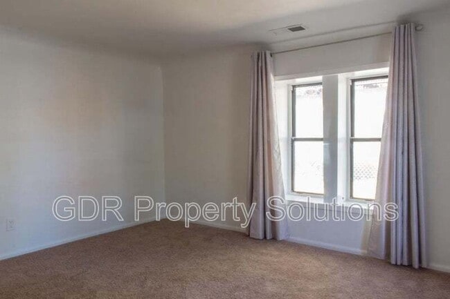 Building Photo - 305 Wilshire Dr SW