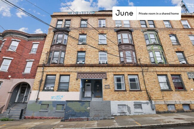 Building Photo - Room in Shared 4 bed/1 bath home