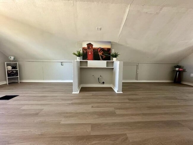 Building Photo - 3 bed, 1 bath home for rent in Waterloo