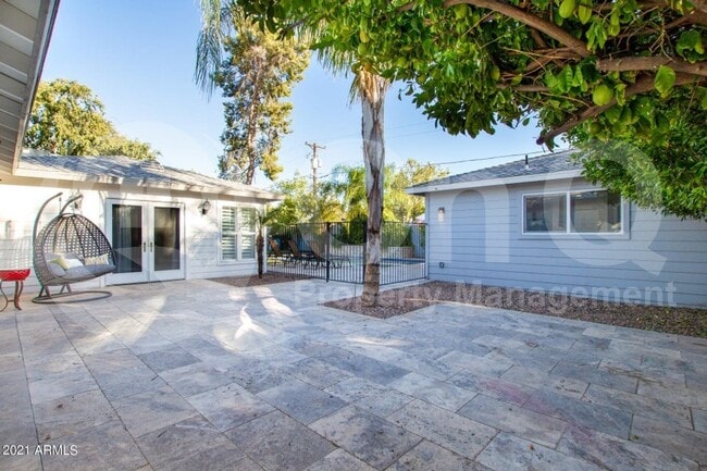 Building Photo - 3429 E Coolidge St