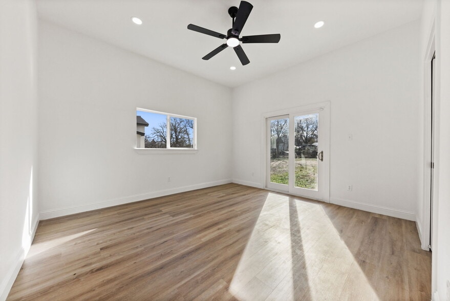 Building Photo - 1279 Bonham St