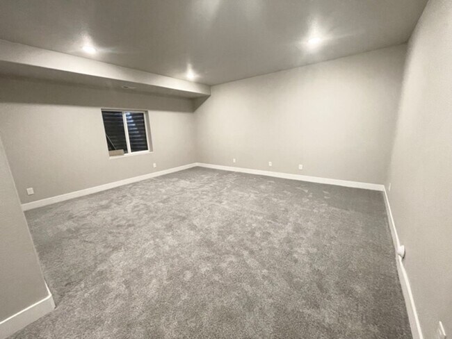 Building Photo - NEWER CONSTRUCTION 4 BEDROOM HOME LOCATED in the NOOK at Shilo Ranch