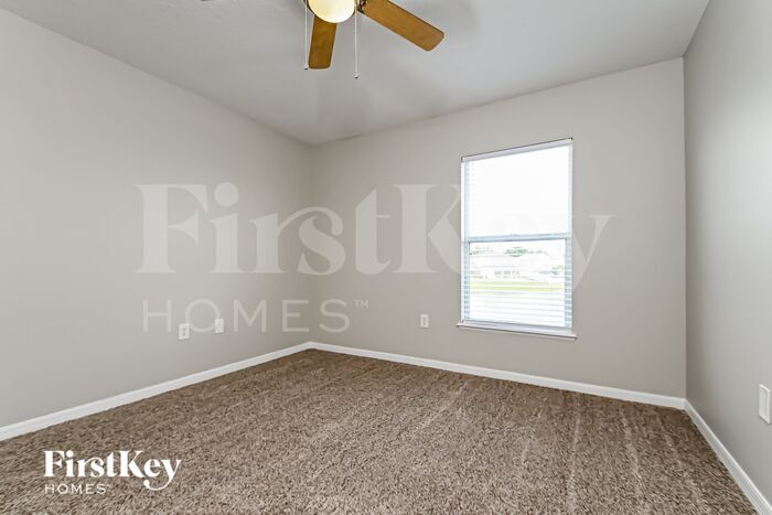 Building Photo - 10915 Banyan Wood Way