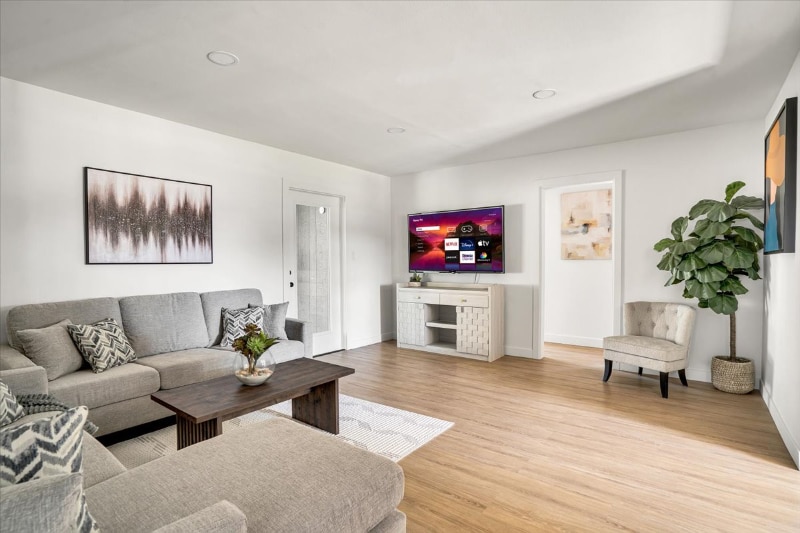 Building Photo - 1007 N Mohawk Ave