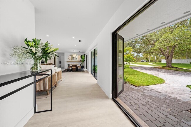 Building Photo - 15121 SW 69th Ct