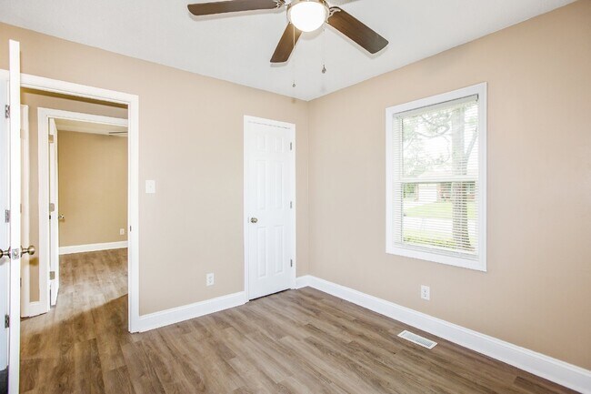 Building Photo - Ranch Style 3 bedroom 2 bathroom NEST Close to Fort Liberty!