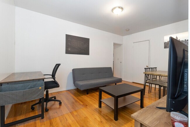 Building Photo - 215 B E 95th St