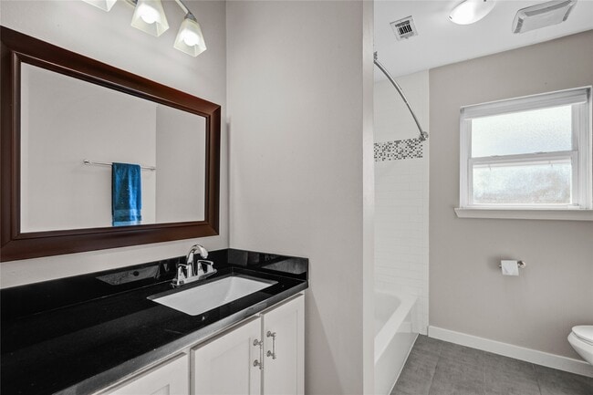 Building Photo - 10303 Greenwillow Dr