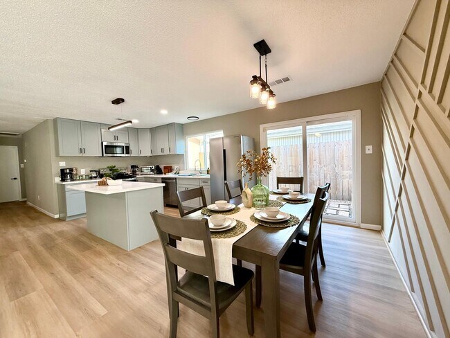 Building Photo - 6310 Briar Terrace Dr