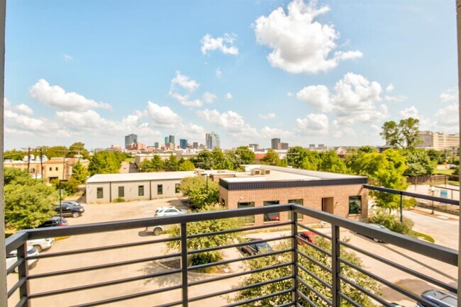 Building Photo - 2712 Wingate St