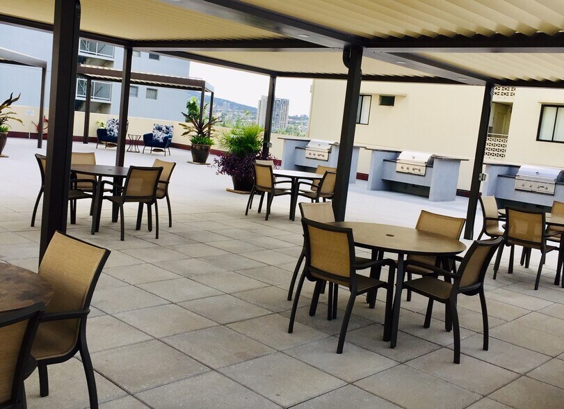 BBQ area 2 - 2211 Ala Wai Blvd