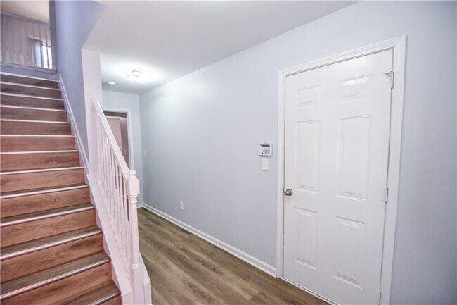 Building Photo - 2201 Landing Walk Dr